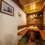Meuble Vecchio Scarpone Hotel 3*
