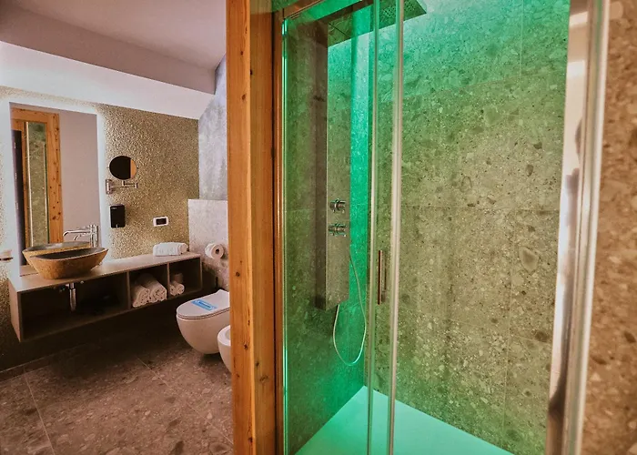 Meuble Vecchio Scarpone Otel 3*